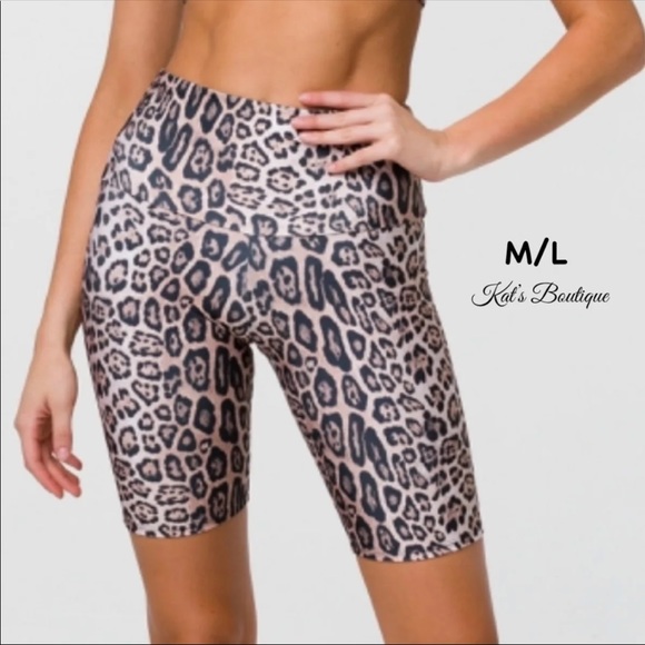 Onzie Pants - HIGH RISE BIKER SHORT - LEOPARD